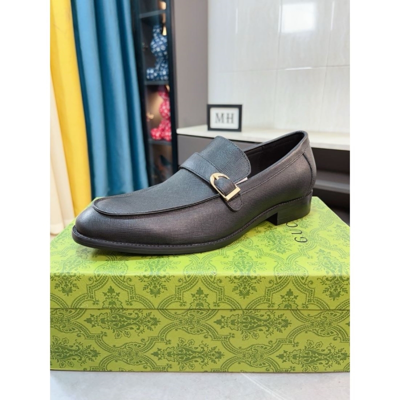 G*u*i leather shoes